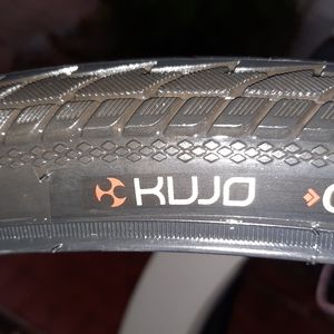 Hybrid bike tire